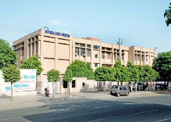 Modern Vidya Niketan Senior Sedc. School, Sector 17, Sector 16, Faridabad - 121002 Building Image