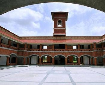 Nalanda International School, Sevasi Mahapura Road, Vadodara - 391101. Building Image