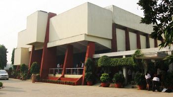 Sardar Patel Vidyalaya, Lodi Estate, New Delhi - 110003 Building Image