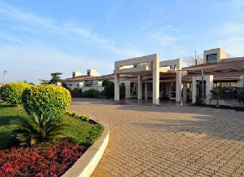 N. H. Goel World School, Vidhan Sabha Road, Post Nardaha, Raipur - 493111 Building Image